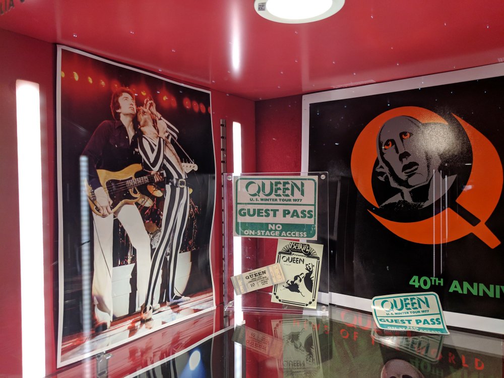 Queen Museum in Montreux (33 photos)